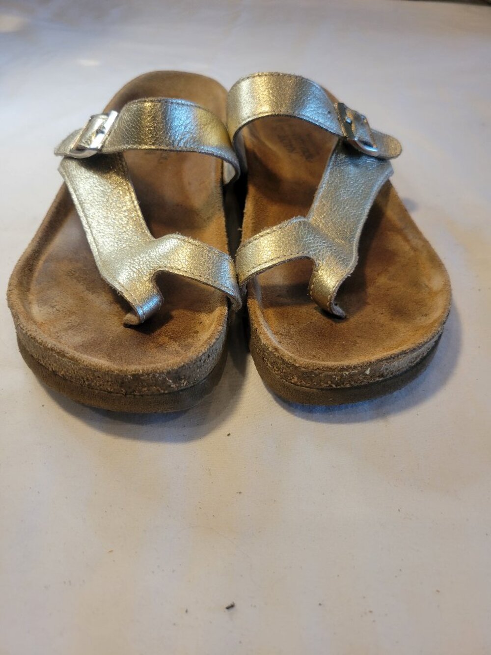 Naot Gold Metallic Leather Toe Loop Sandals EU 39 Women's 8-8.5